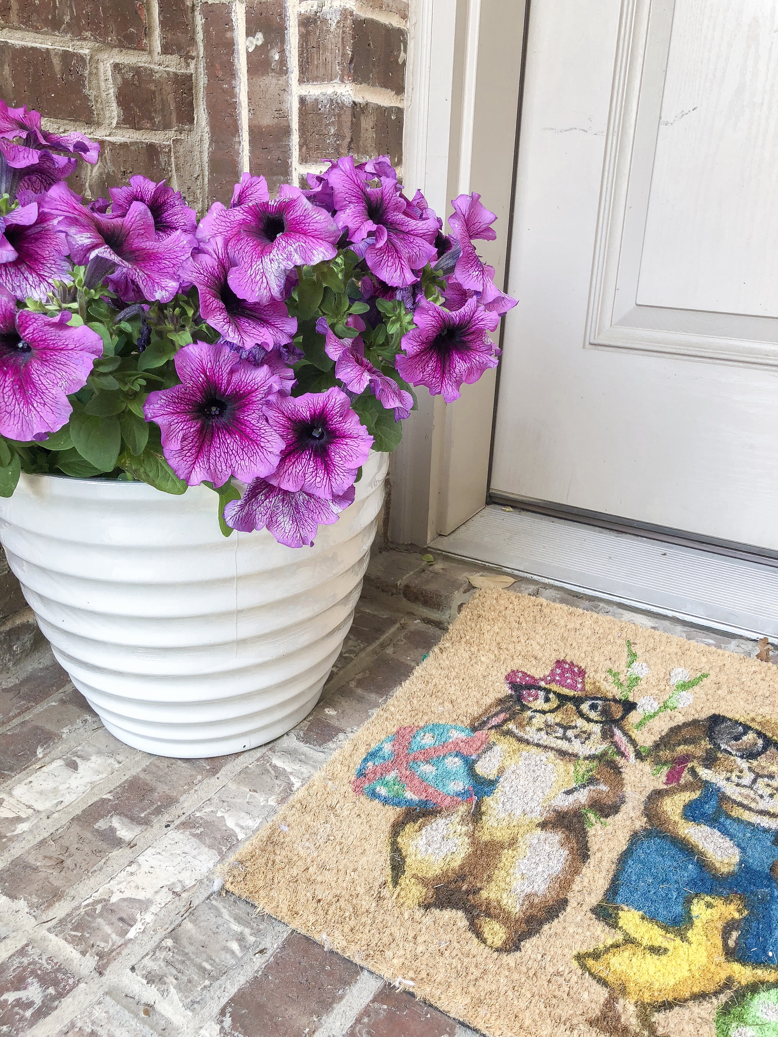 Monthly Mini Makeover – Front Porch Ready for Spring